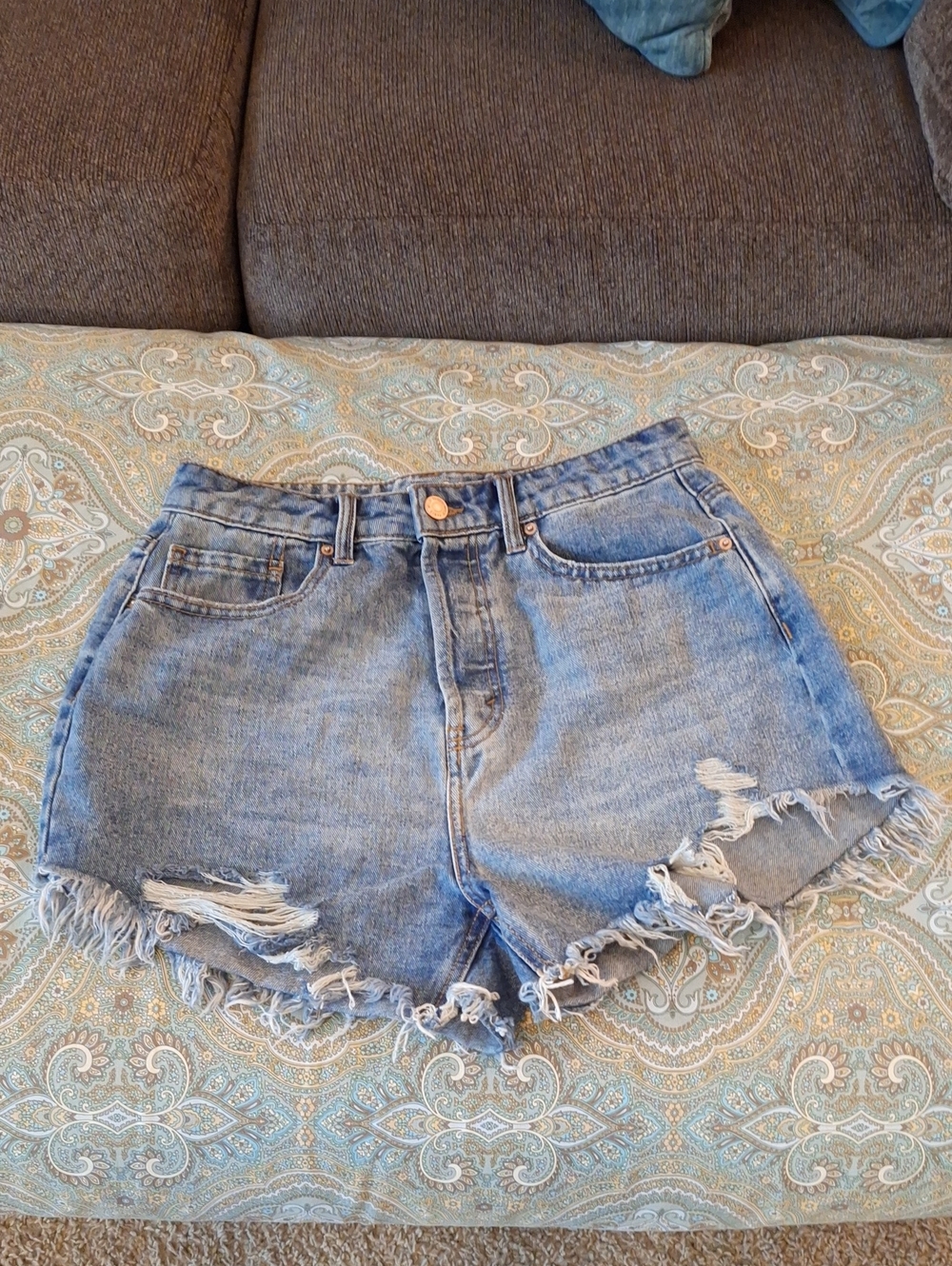 🔥🔥CLEARANCE🔥🔥 wild fable Light Wash Distressed Denim Shorts. Size 4